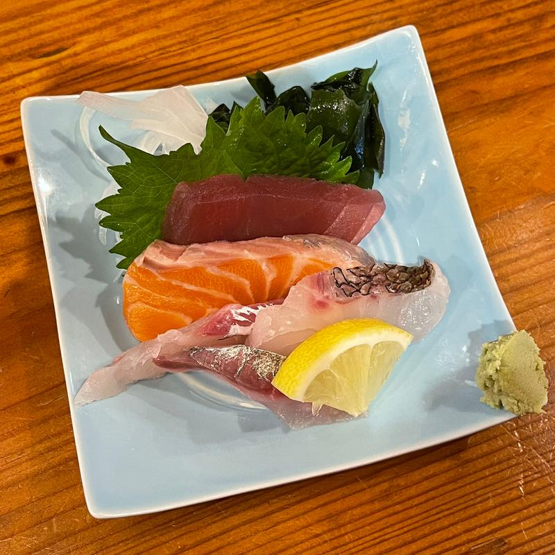 造り盛り合わせ小(大衆酒場 うおまるスタンド 福島店)