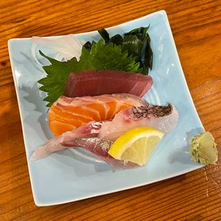 造り盛り合わせ小(大衆酒場 うおまるスタンド 福島店)