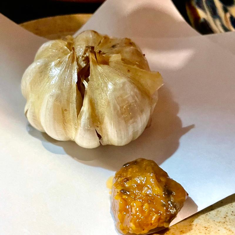 にんにく丸揚げ(居酒屋 さかちゃん)