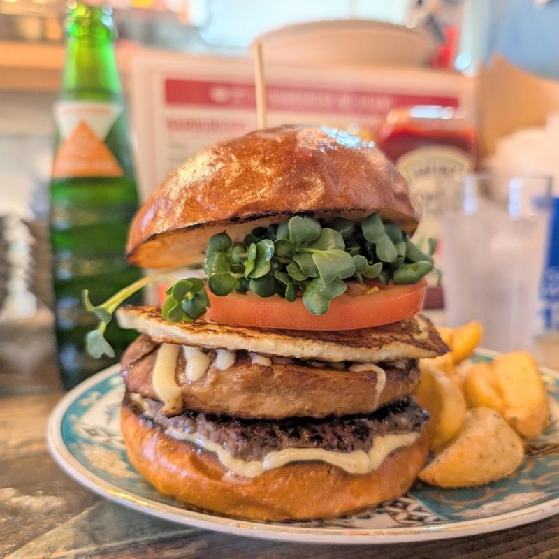 炙りマヨチャーシューエッグバーガー(ハンバーガーのオクノ)