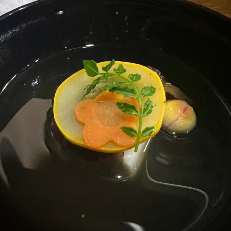 椀物　枝豆のしんじょう(よもぎ)