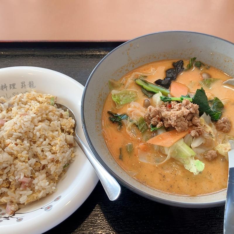 タンタン刀削麺とにんにく炒飯(台湾料理 昇龍 )