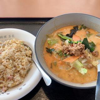 タンタン刀削麺とにんにく炒飯