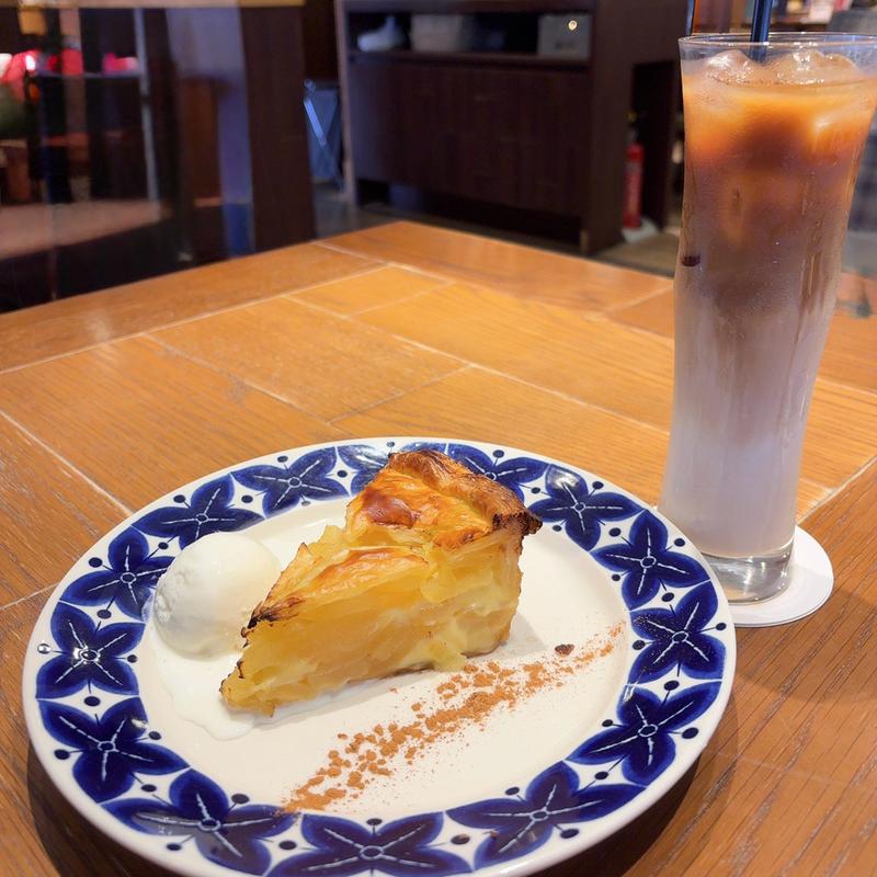 自家製アップルパイケーキセット(上高地あずさ珈琲 藤井寺店)