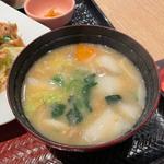肉野菜塩こうじ炒め定食、たっぷり野菜の麦みそ汁