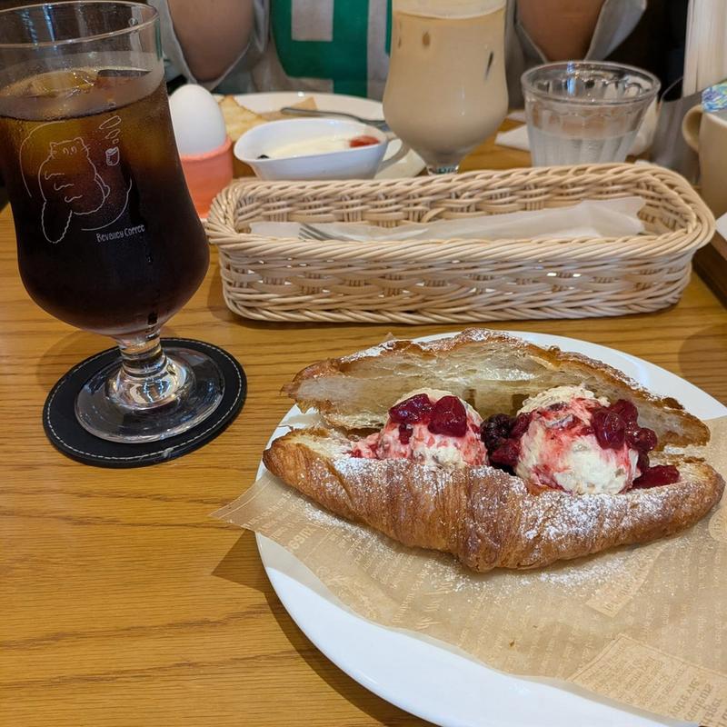 ドライイチヂクとクリームチーズのクロワッサン(グランベリーパーク)