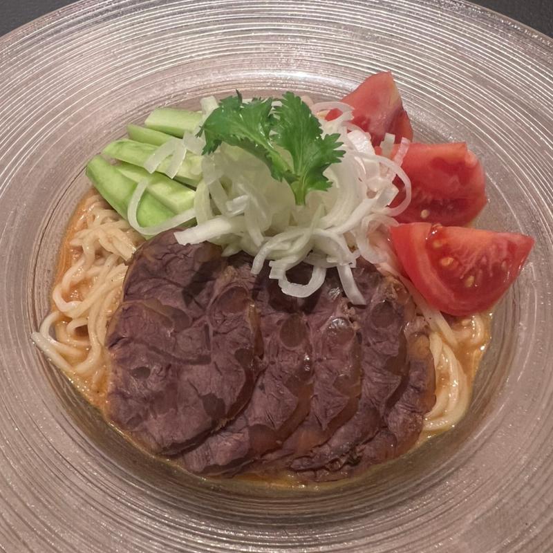 牛肉のピリ辛冷麺(中国飯店 倶楽湾)