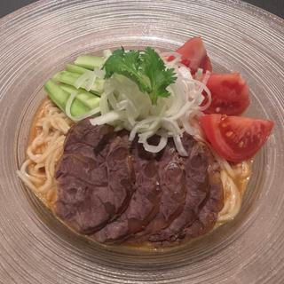 牛肉のピリ辛冷麺