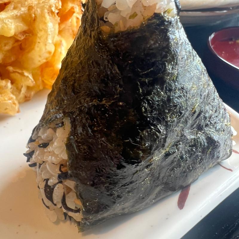 梅ひじきおにぎり(じゅうべえ)