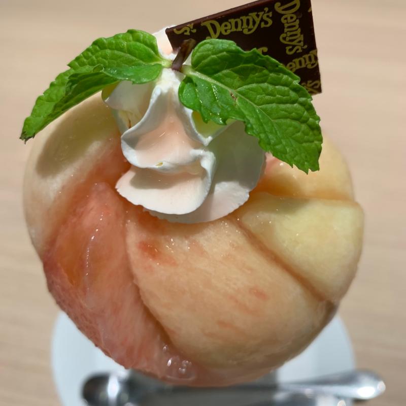 フレッシュ桃まるごと1個ザ•サンデー(デニーズ 上板橋店)