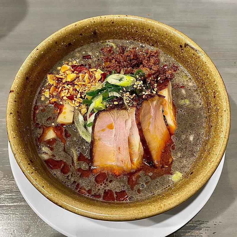 黒ごまのおそば(麺房 鶏くらふと)