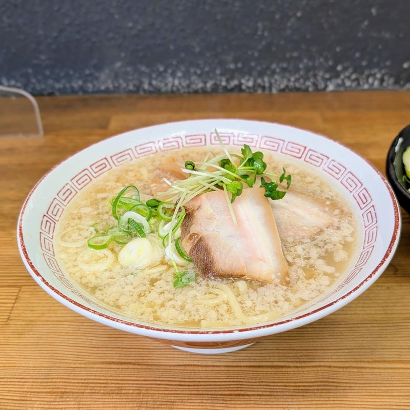 ニンニク香る塩ラーメン 背脂(喜多方食堂 )