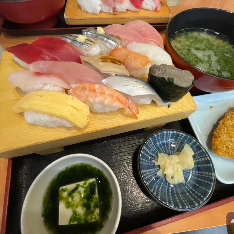 満腹握り定食15貫(寿司・居酒屋 海福 本店)