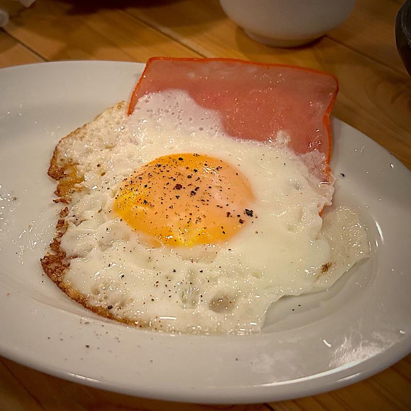 ハムエッグ(大衆酒場BEETLE 仙台)