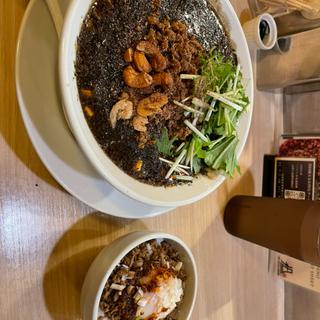 汁有り担々麺(黒ごま)