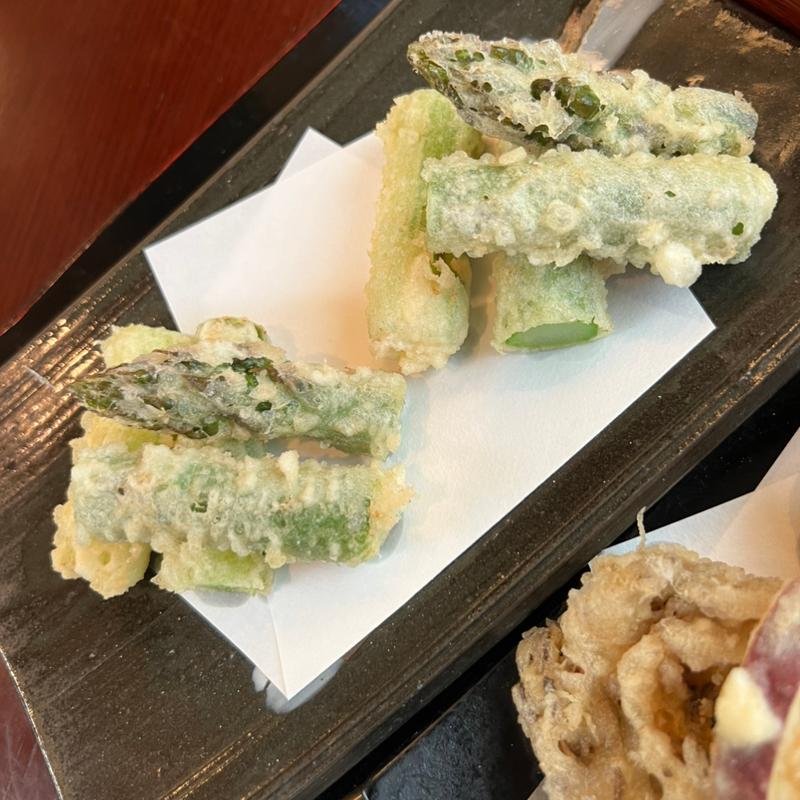 アスパラガスの天麩羅(蕎麦 月読)