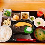 コシヒカリ定食(銀鮭塩焼)