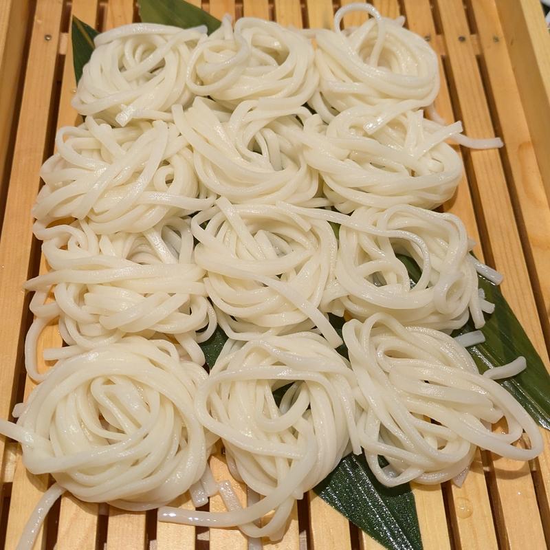 〆の素うどん(個室居酒屋 日本酒100種無制限飲み放題 くるり 仙台駅前店)