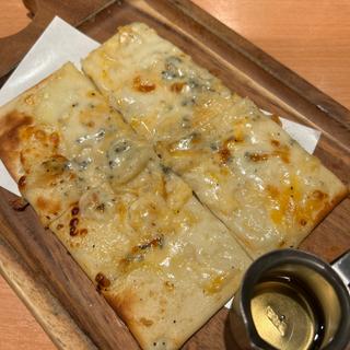 6種チーズのフラムクーヘン(YEBISU BAR)