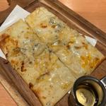 6種チーズのフラムクーヘン