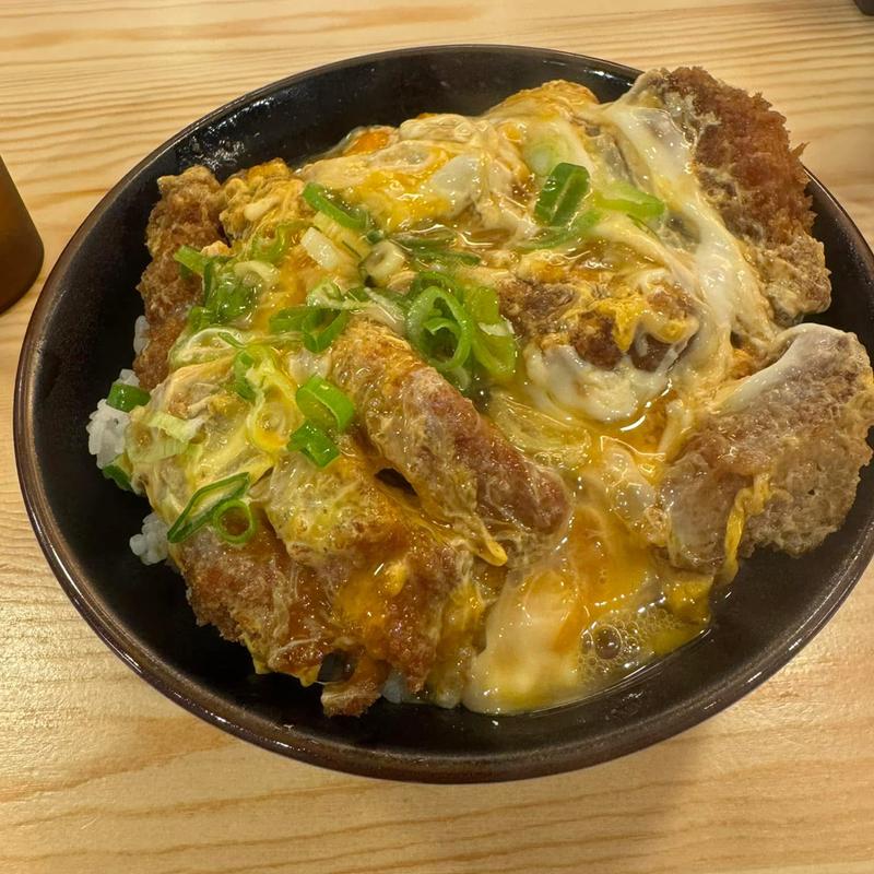 玉子とじかつ丼 肩ロース変更 玉子追加 ご飯てんこ盛り(かつ丼 吉兵衛 池袋東口店)