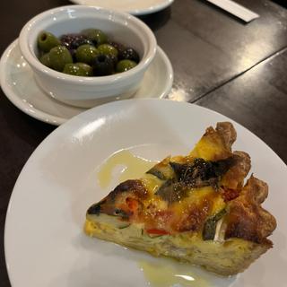 フレッシュトマトとフレッシュモッツァレラのパスタ(ビストロ グルナッシュ （B'stro Grenache）)