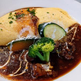 ビーフシチューのオムライス