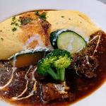 ビーフシチューのオムライス