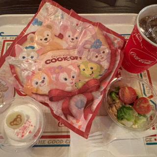 サーモントラウトとアボカドのサンド（チーズクリーム）