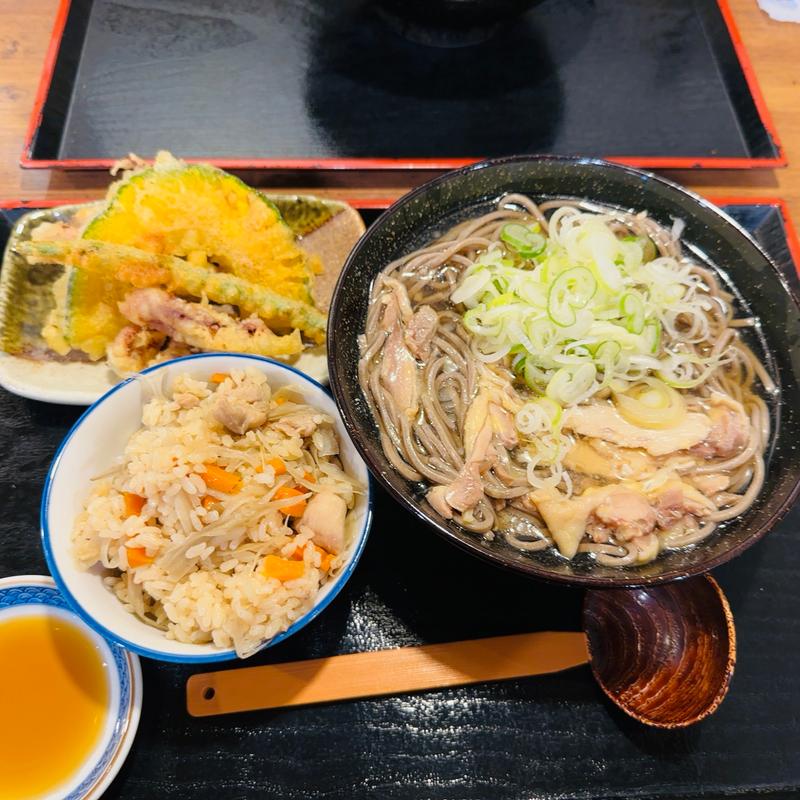 肉そば(そば処つる福 山形駅前店)