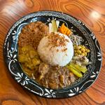 3種盛り 無水チキン・シーフード・ポーク(スパイスカレー・クイーン)