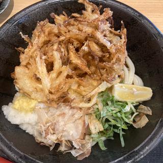 大きなかき揚げうどん