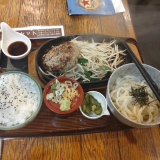 うどん屋さんのハンバーグセット
