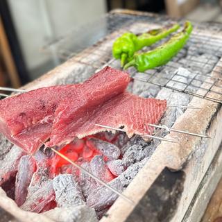 鰹　万願寺とうがらし(酒場 井倉木材 )