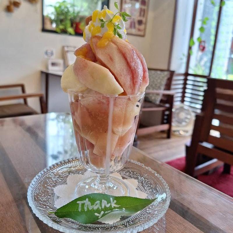 桃パフェ(Titto bakka)