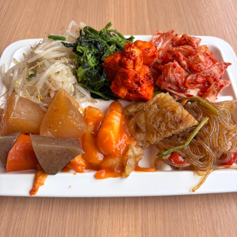 いつでも全定食ワンプレート惣菜付き(韓国家庭料理ジャンモ 聖蹟桜ヶ丘店)