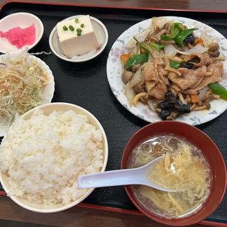 豚肉としめじ炒め定食(台湾料理　菜里香)