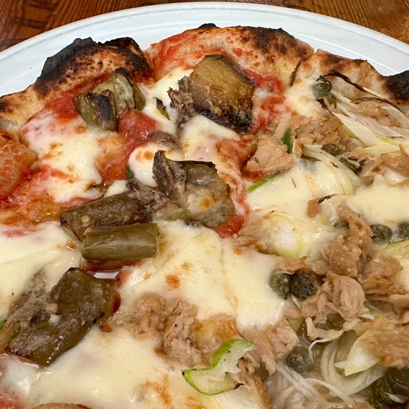 真鯛とサルデァーニャ島のカラスミ&生ハムとルッコラ(ピッツェリアパーレンテッシ)