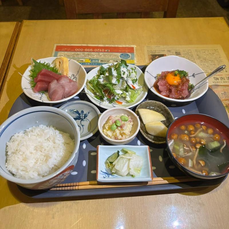 マグロとブリの刺身とマグロユッケランチ(旬彩 和み屋 美屋嶋)