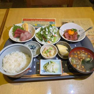 マグロとブリの刺身とマグロユッケランチ