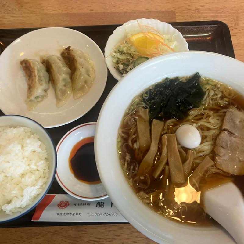 醤油ラーメン餃子半ライス(龍門 （リュウモン）)