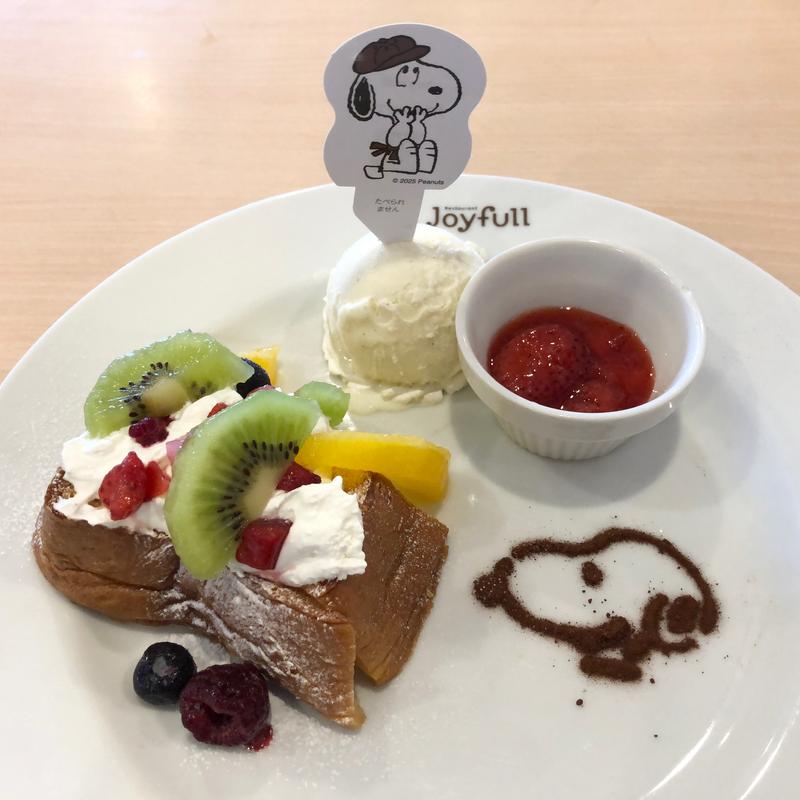 スヌーピーとウッドストックのフルーツフレンチトースト〜ホットでクール⁉︎〜(ジョイフル 幸手店)