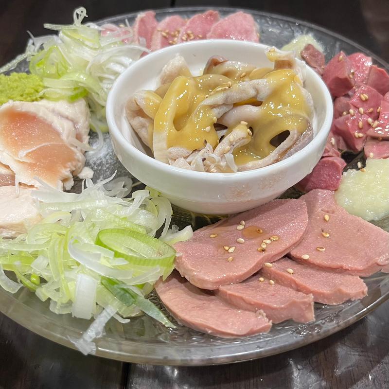 肉刺し盛り合わせ(名物やきとんとみちゃん亀有店)