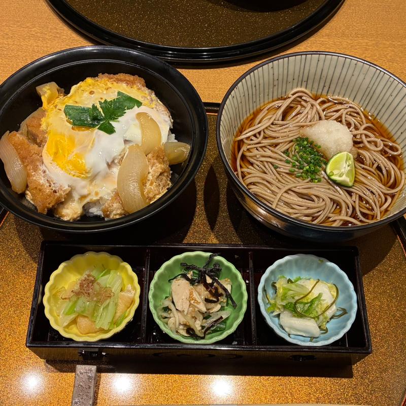 かつ丼と蕎麦御膳　そば大盛り(東レ社員クラブ)