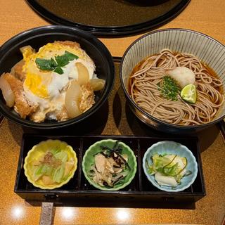 かつ丼と蕎麦御膳　そば大盛り