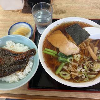 醤油ラーメンミニ鰻丼(萬来軒 )