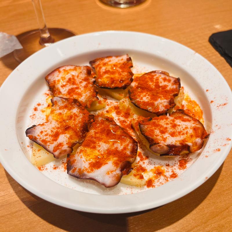 タコとじゃがいも(酒屋食堂スタンドましか)