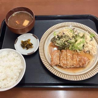 豚ショウガ焼定食(大衆食堂 お多福)