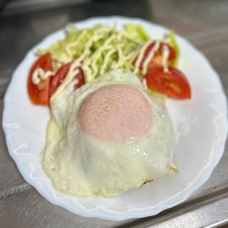 目玉焼きのせハンバーグ