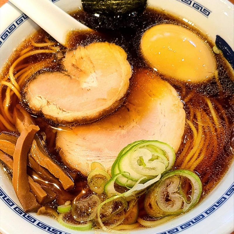 しょうゆ 大盛 味玉(たけちゃん にぼしらーめん)